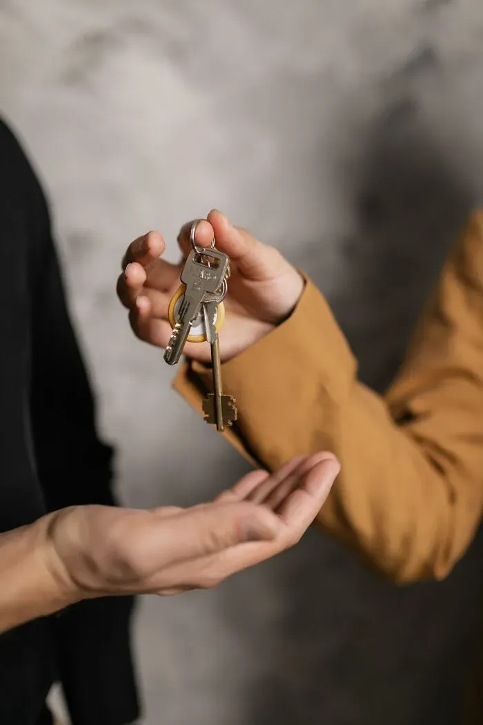 Стоит ли обращаться к риелтору при продаже недвижимости?